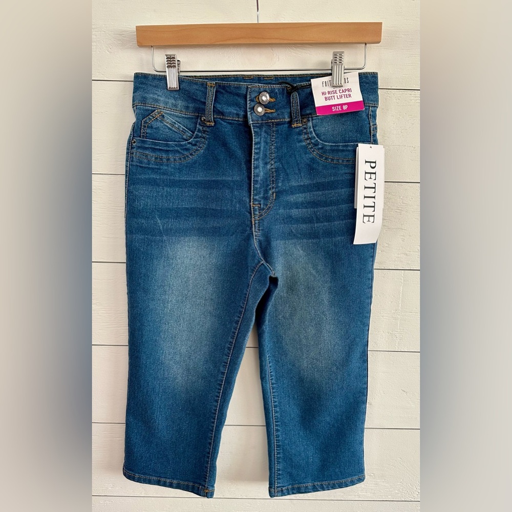 NWT! FAITH JEANS HI-RISE CAPRI. SIZE 8 PETITE